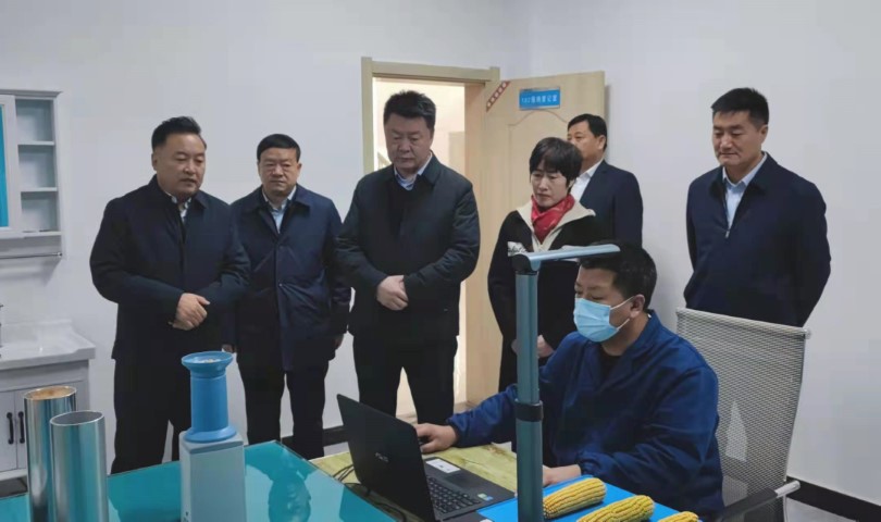 酒泉市政府黨組成員、副市長哈里別克來敦煌種業(yè)調研指導工作
