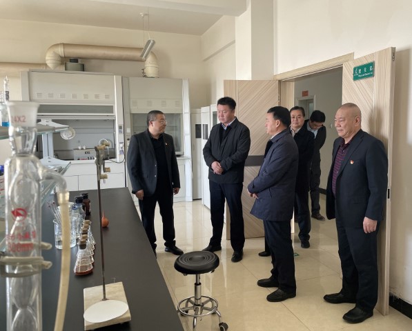 酒泉市政府黨組成員、副市長哈里別克來敦煌種業(yè)調研指導工作